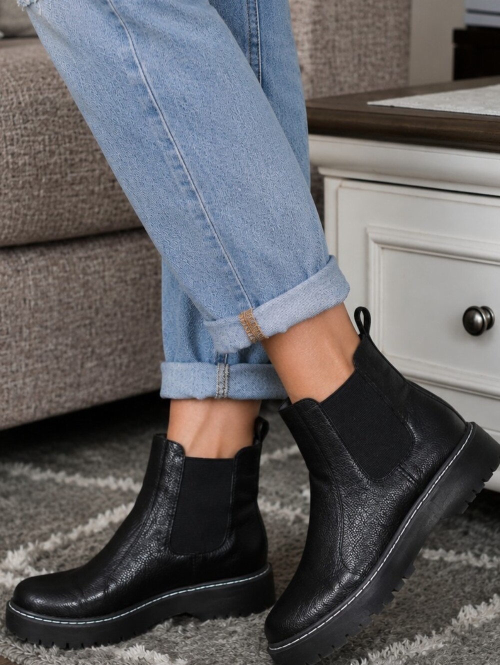 Sincerely Jules Black Lug Sole Chelsea Boots Women's Size 8 Platform Ankle Boot